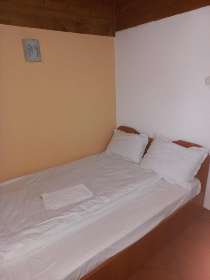 Double Room With Private Bathroom By Osteria Constantino Targoviste Ngoại thất bức ảnh
